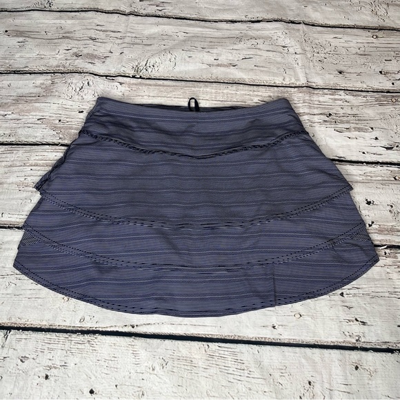 Athleta Dot/Striped Tiered Skort Size M - Picture 1 of 9
